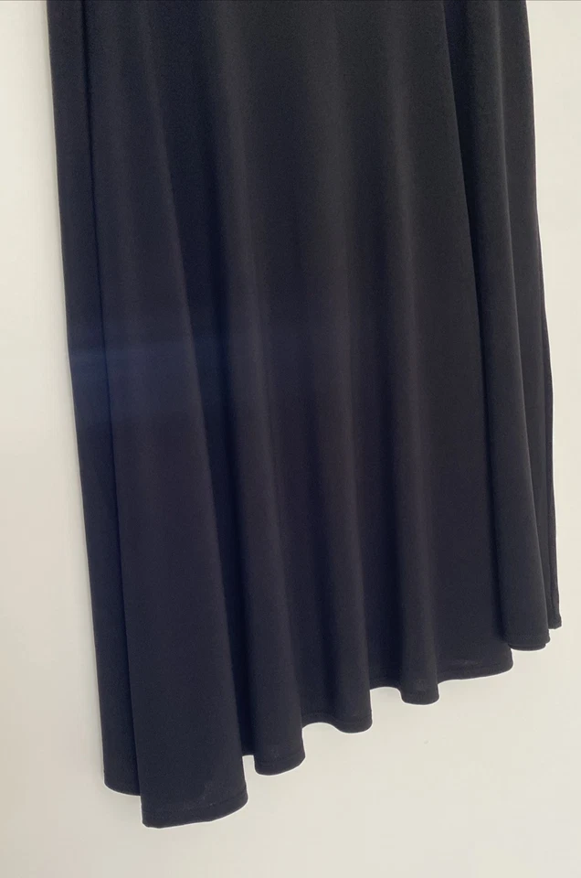 Falda midi fluida ligera cintura elástica negra Pull-On Covington para mujer “L” Foto 3 de 4