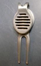 CLUB CHAMP ULTIMATE DIVOT TOOL 9110 MAGNETIC BALL MARKER ATTACHES TO BELT LOOP