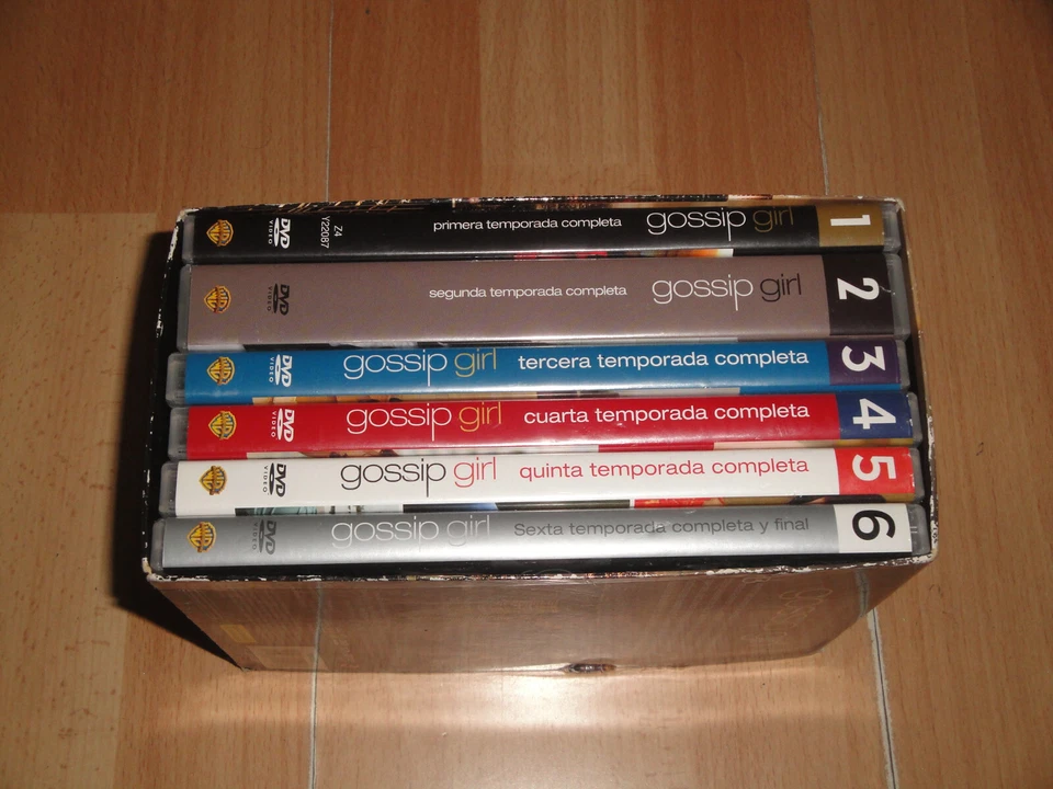 GOSSIP GIRL SERIE COMPLETA CON 6 TEMPORADAS EN DVD USADA EN BUEN ESTADO - Imagen 2 de 3