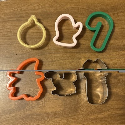 Lot of 6 Unbranded Assorted Holiday Cookie Cutters 4 Plastic 2 Metal