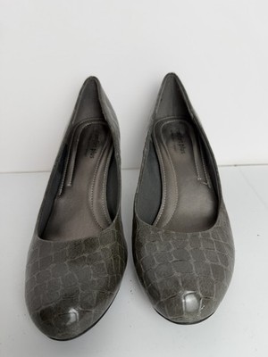 Comfort Plus by Predictions Gray Croc Embossed Pumps Heels Women s Size 9