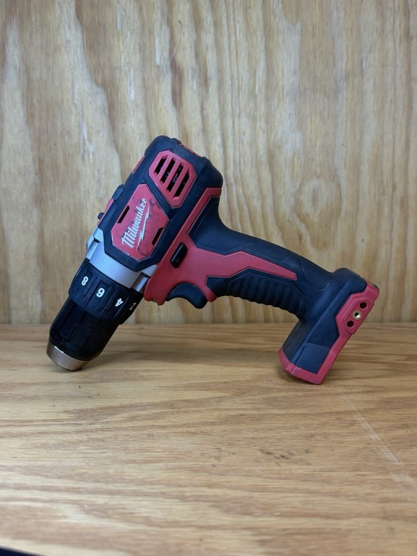 Milwaukee M18 2606-20 1/2in Drill/Driver Bare Tool Red/Black