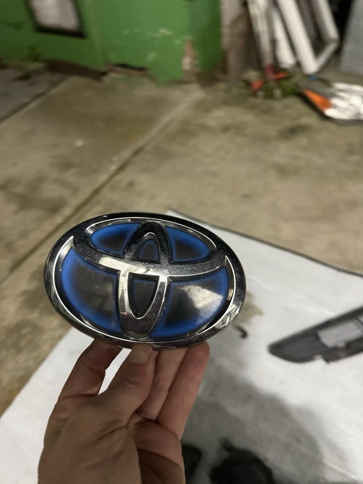 Cubierta de auto usada con logotipo Toyota Prius 2010-2015 Foto 2 de 2