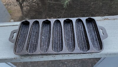 Cast Iron Corn Stick Pan 7s 26 Corn Bread Form Vintage Great Corn Cob  A913