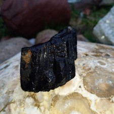 Sch&ouml;rl schwarzer Turmalin Rohstein Schutzstein Turmaline Lebenskraft 0,24Kg Nr&Uuml;8