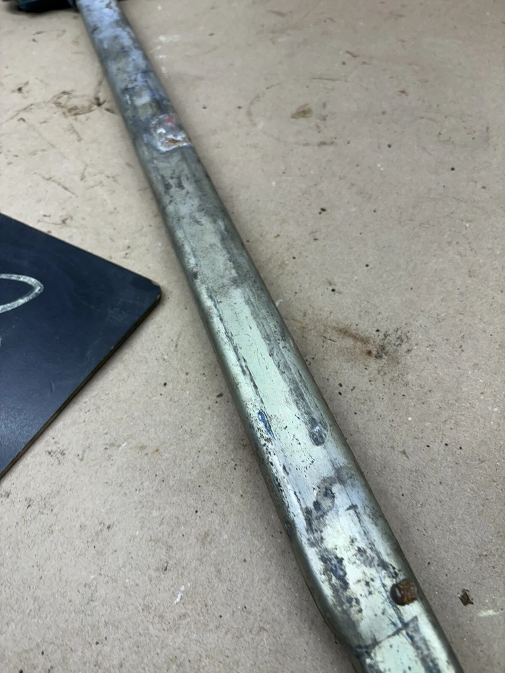 Mástil estilo gancho ranura gato parachoques original usado Chevrolet Ford AMC Buick Oe 1978 Foto 3 de 4