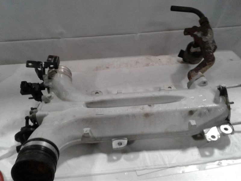 Colector de admisión superior 02 202 Saturn serie L 3,0 L 90570598 Foto 2 de 4