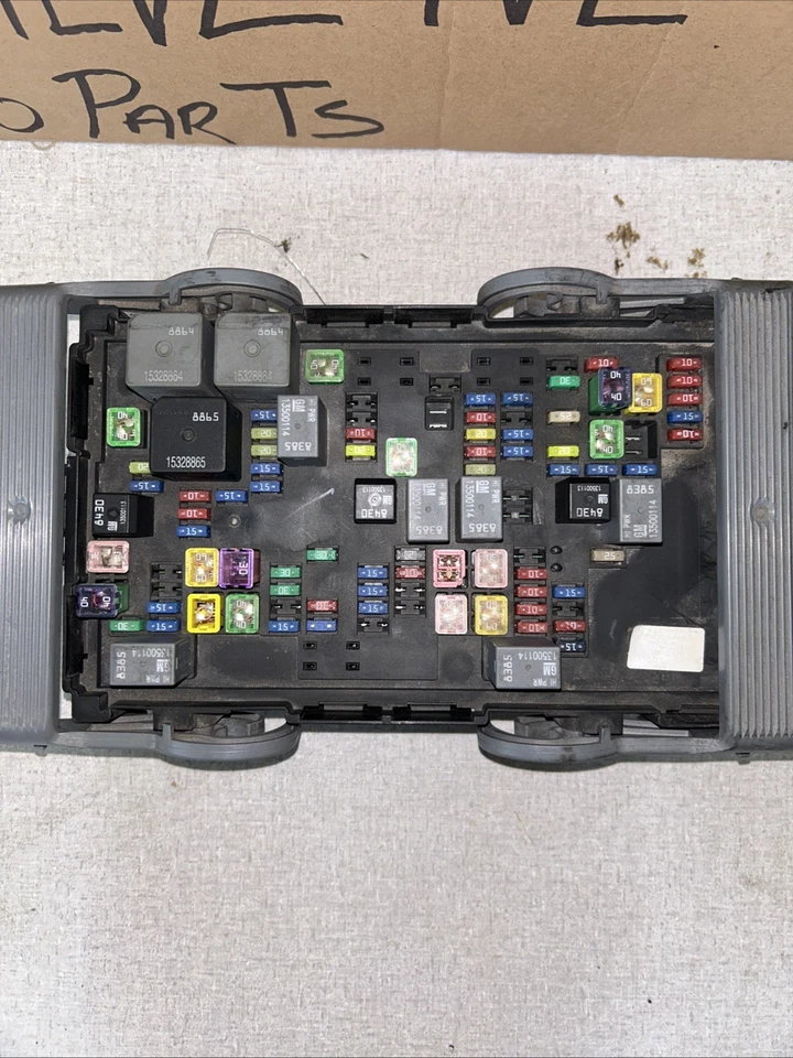 Cadillac Escalade 2008-2009 Fusebox Fuse Box Relay Module 25815387 - Image 2 of 4