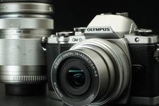 Olympus OM-D E-M10 Camera  14-42mm 40-150mm -21257 cuts- US STOCK 11991