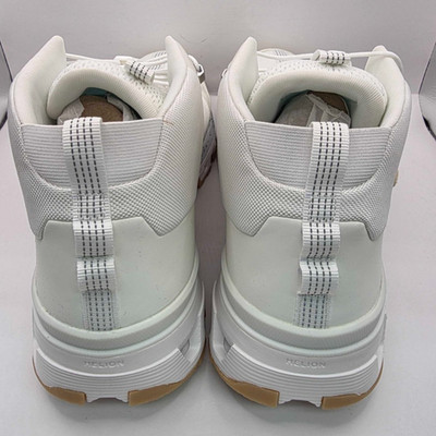 On Running Cloudtrax Undyed Women's Trainers-White 10US