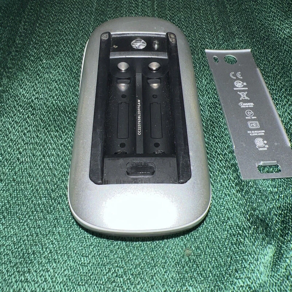 Apple Wireless Keyboard and Mouse Combo (A1314) (A1296) Battery Powered - Image 4 of 4