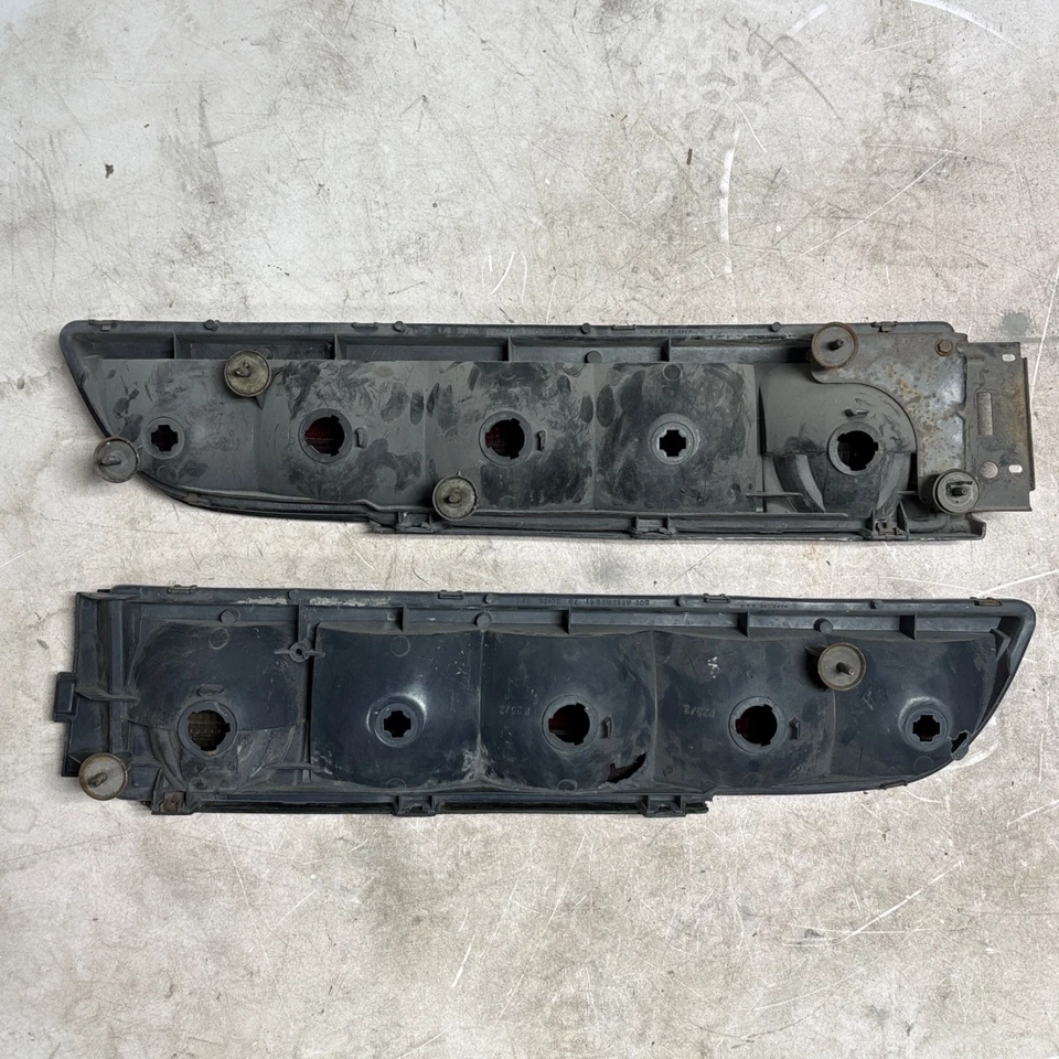 Pontiac Firebird 1979 1980 1981 transmisión automática par de luces traseras usadas Foto 2 de 4