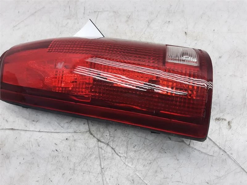 Luz trasera izquierda conductor camioneta Chevrolet 2500 90-00 05977867 Foto 3 de 4