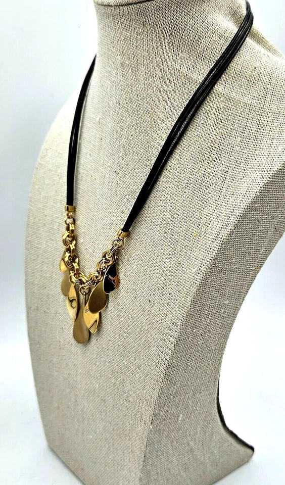 Collar firmado Lia Sophia 3 hilos de cuero negro con cordón en tono dorado Jamboree 16" Foto 4 de 4