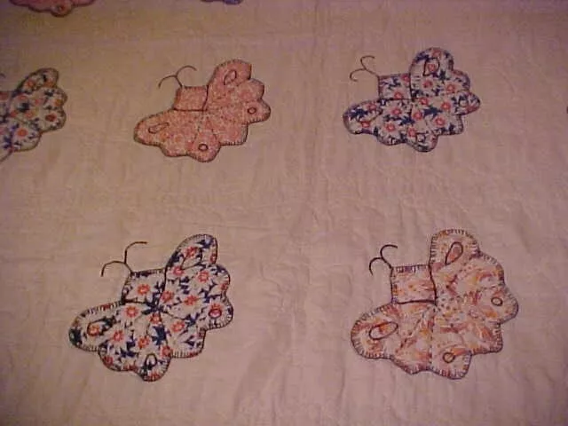 COLCHA APLICADA HECHA A MANO; MARIPOSAS, MARIPOSAS, AÑOS 30 Foto 2 de 4