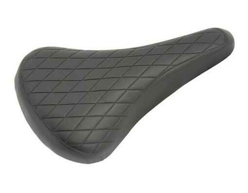 Vinyl Saddle In Diamond Style In Black.