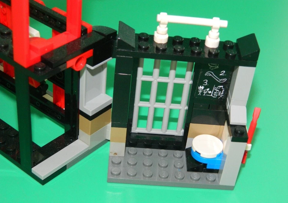 LEGO Ninjago 70591 Kryptarium Prison Breakout, photo 3 of 5