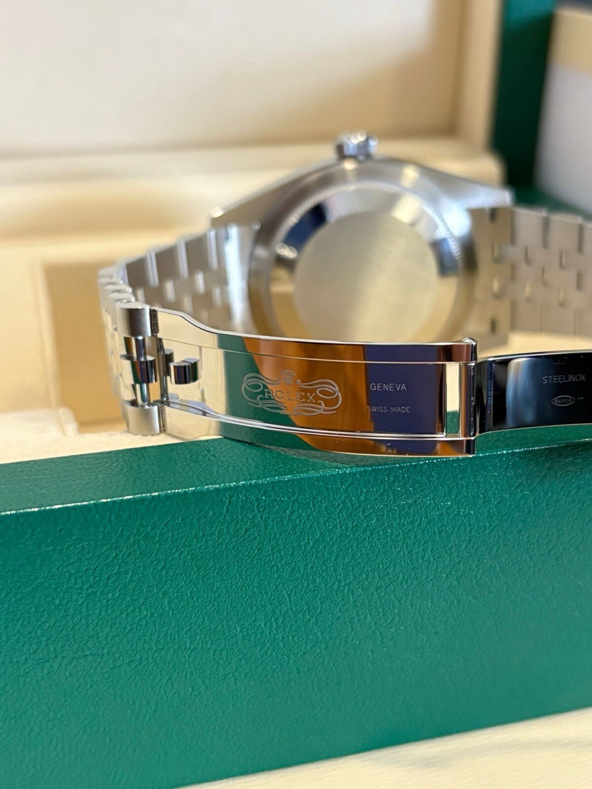 Rolex Sky Dweller - Green Dial - 2024 - Jubilee - 336934 - Full Set - Unworn image 6