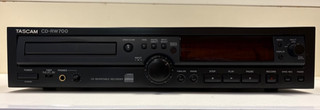 TASCAM CD RW700 CD Recorder defekt