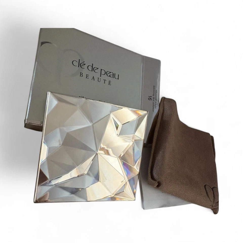 Clé de Peau Beauté The Luminizing Face Enhancer Repuesto #15 Albaricoque Dorado Nuevo Foto 3 de 4