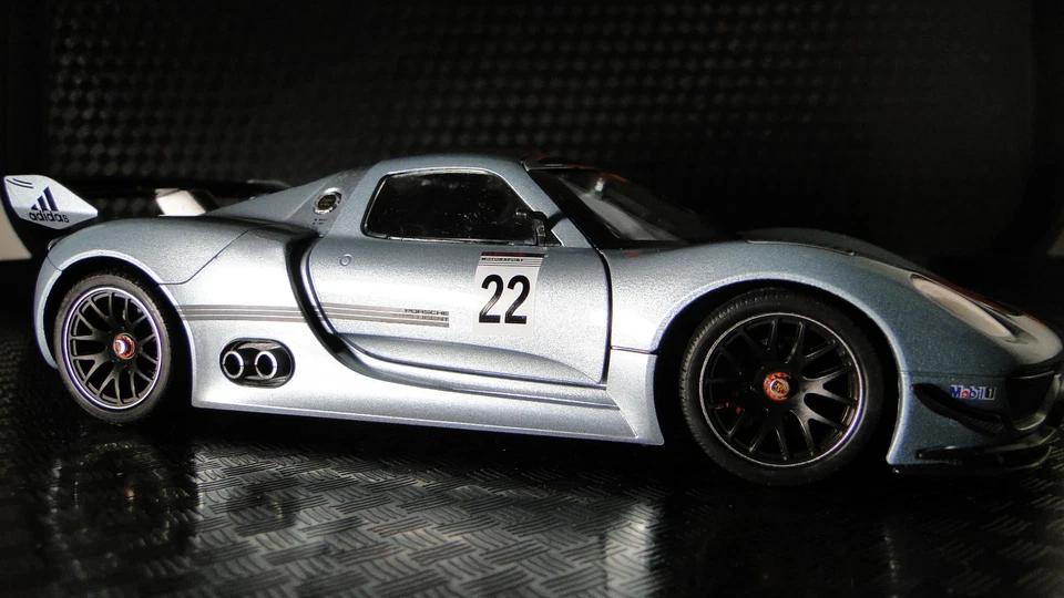 Porsche Race Car1:24Le Mans Racing Custom Built18Metal Body12Model Carousel SLR - Image 3 of 4