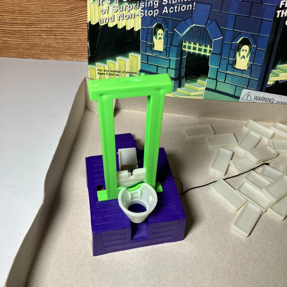 Pressman Domino Rally Glow in the Dark Set w Creepy Castle 1994 Untested - Image 3 of 4