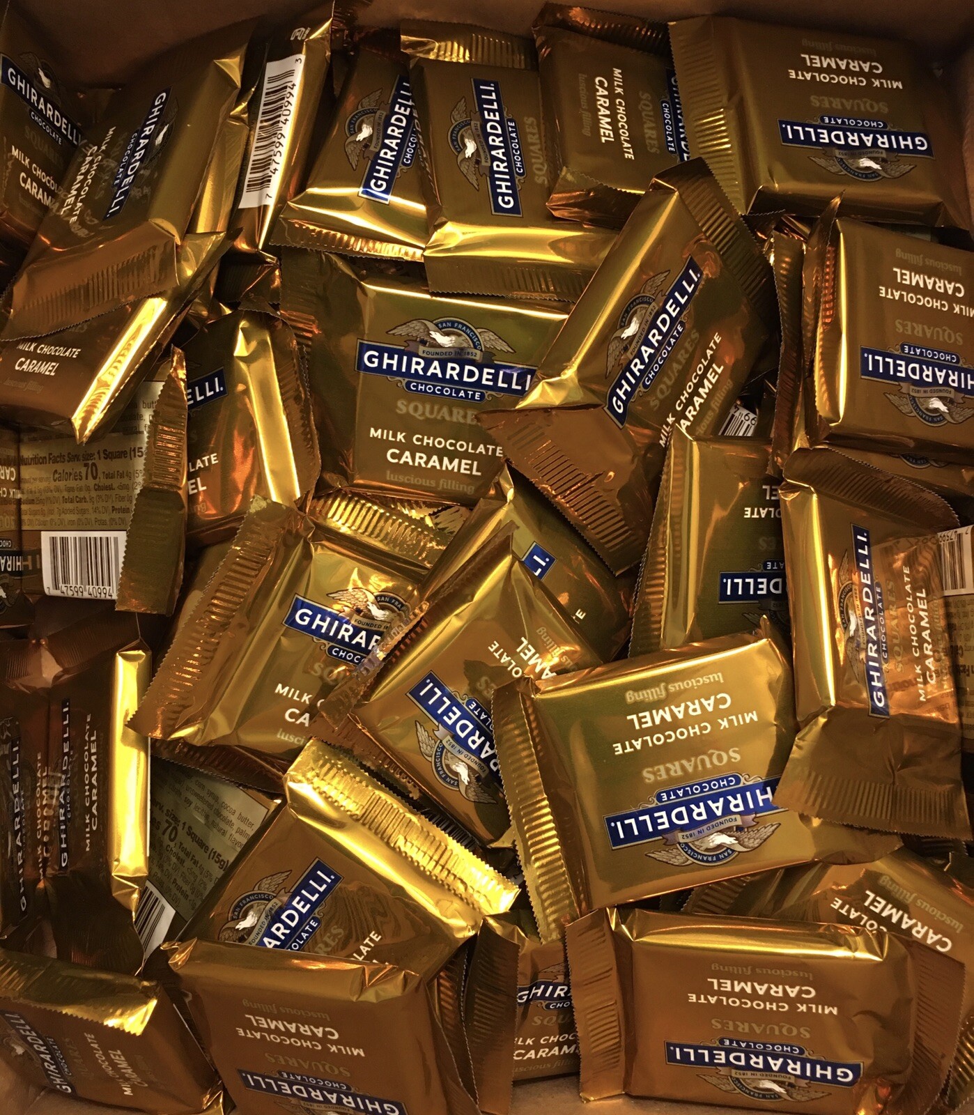 Caramelo cuadrado de chocolate con leche Ghirardelli delicioso relleno de caramelo a granel (2 libras)