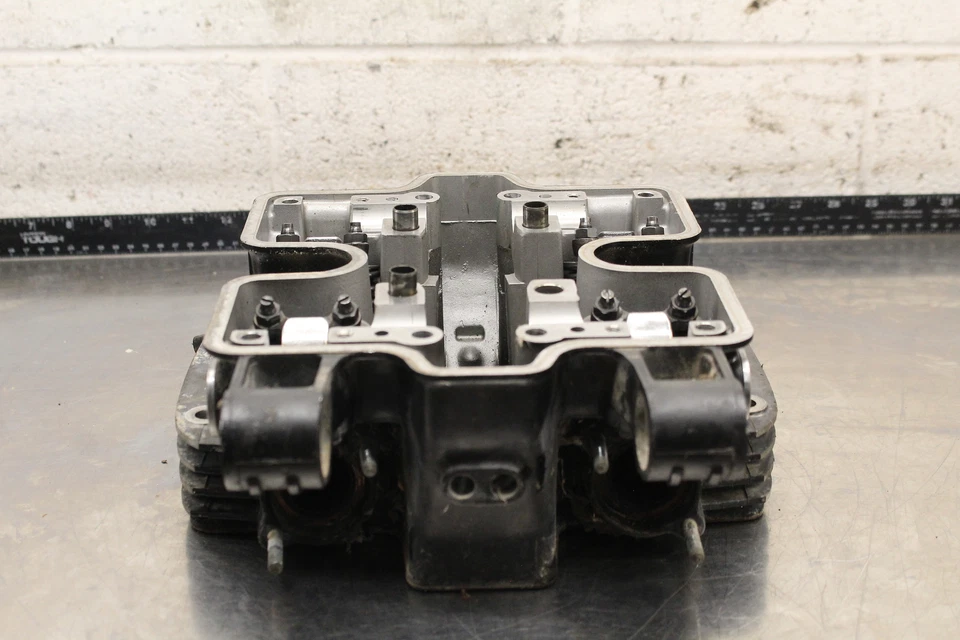 Honda V45 Magna 1982 VF750C motor trasero parte superior culata C409 Foto 2 de 4