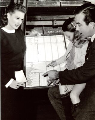 Natalie Wood Maureen O'Hara Miracle on 34th Street 8x10 photo #T3470