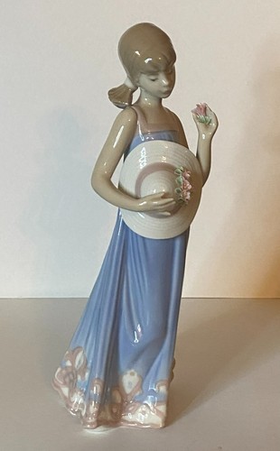 1989 Lladro "Courtney" signiert " M.C. Lladro "Figuring Retired 2017 8" Height - Bild 4 von 8