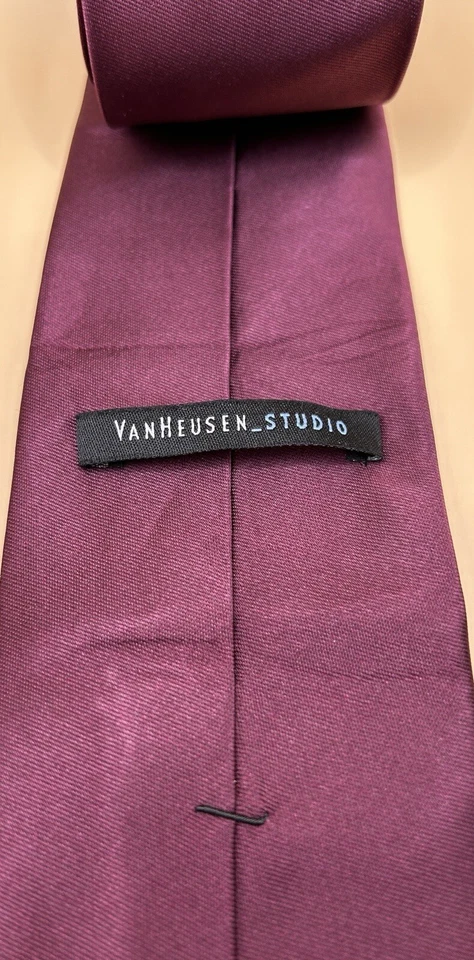 Gravata Van Heusen vermelha sólida masculina em excelente estado usado - Imagem 3 de 3