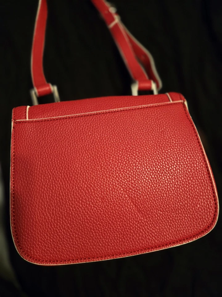 Bolso Bandolera Lulu Guinness Rojo Solapa Frontal con Cierre a Presión Usado Limpio Foto 4 de 4