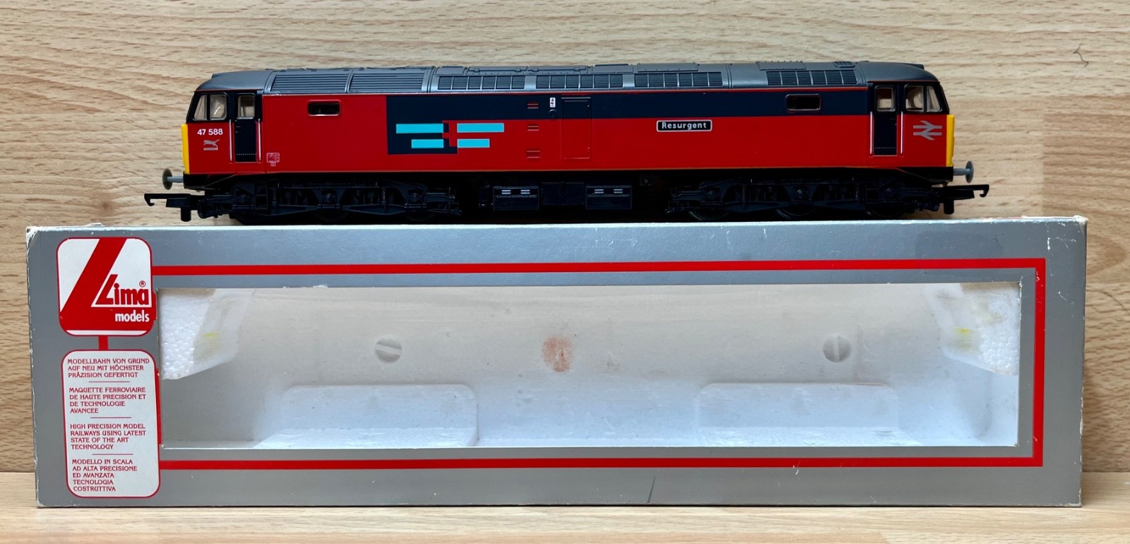 Lima OO Gauge L205084 Rail Express Class 47 ""Resurgent"" Diesel Locomotive 47588
