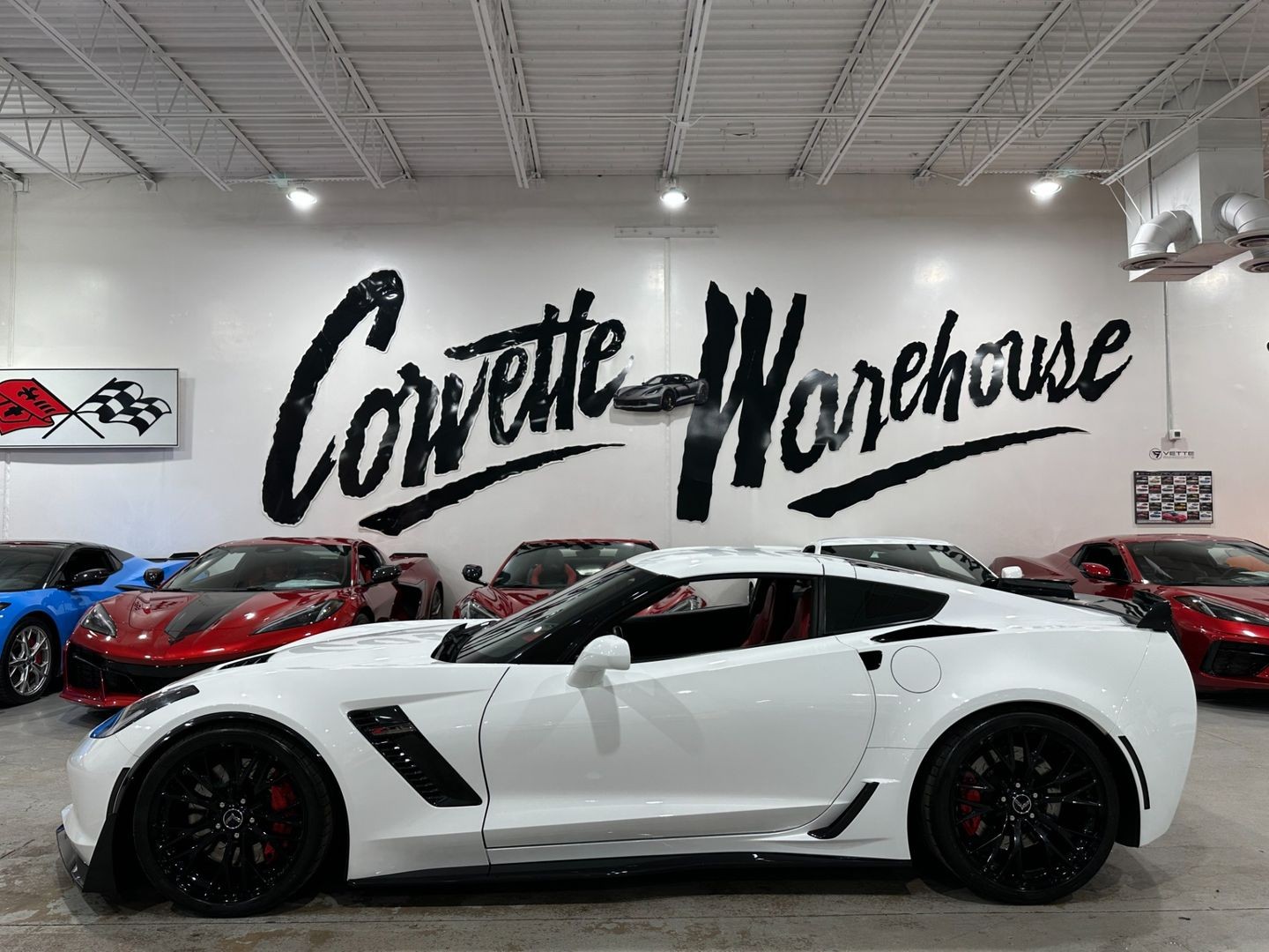 2015 [G8G] Arctic White Chevrolet Corvette   | C7 Corvette Photo 2