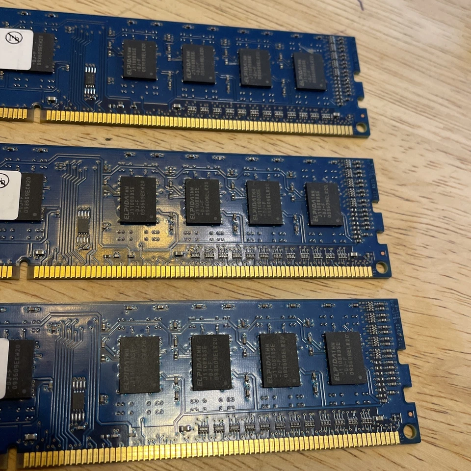 3x Elpida EBJ10UE8BDF0-DJ-F PC3-10600U-9-10-A0 1GB Memory RAM - Image 2 of 4