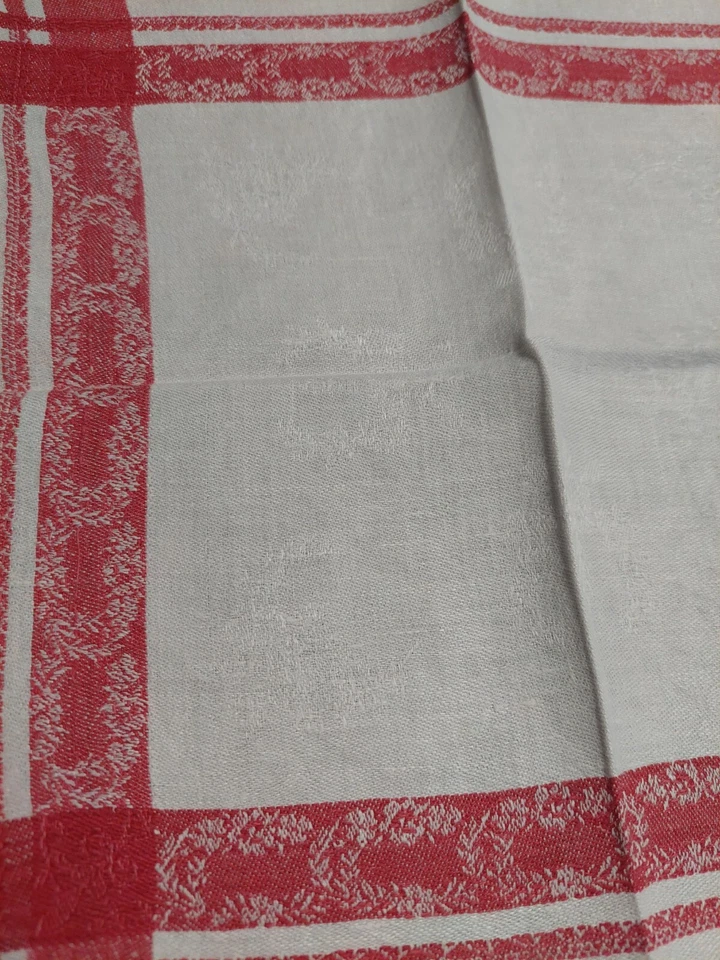 Série de quatre serviettes de table fil damassé blanc et rouge 27 X 29 cm - Photo 3/4