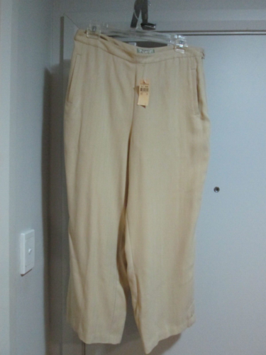 TOMMY BAHAMA WOMEN'S PANTS,NEW W/TAGS,NICE, 100% SILK, BOUGHT IN THE US, SIZE 10 - Picture 2 of 5