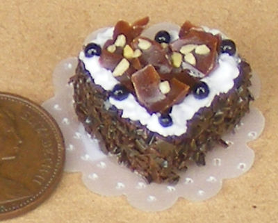 Frutta A Fette Sul Piatto In Ceramica Bianca · Immagine gratuita