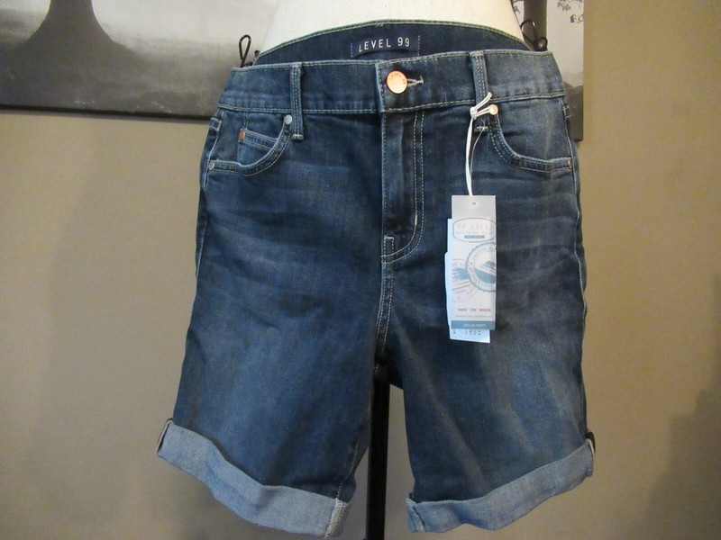 LEVEL 99 Women's Jaimee Bermuda Short - 28 - NWT