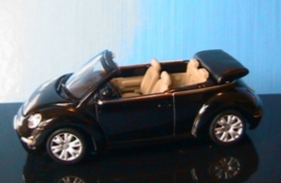 Autoart 59755 VW New Beetle Cabriolet 2003 noir miniature 1/43
