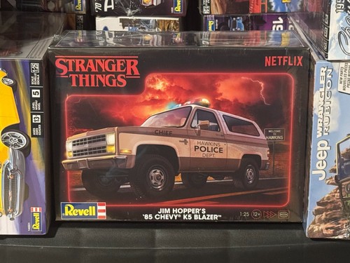 Revell 1/25 Stranger Things Jim Hopper's 1985 Chevy K5 Blaz Mod Kit ...