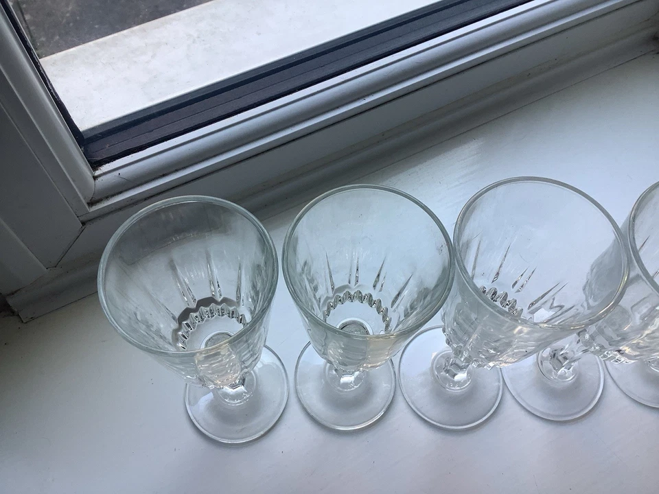 Lovely Vintage Set Of 6 French Luminarc "Victoria" Sherry Glasses/Flutes - Image 4 of 4