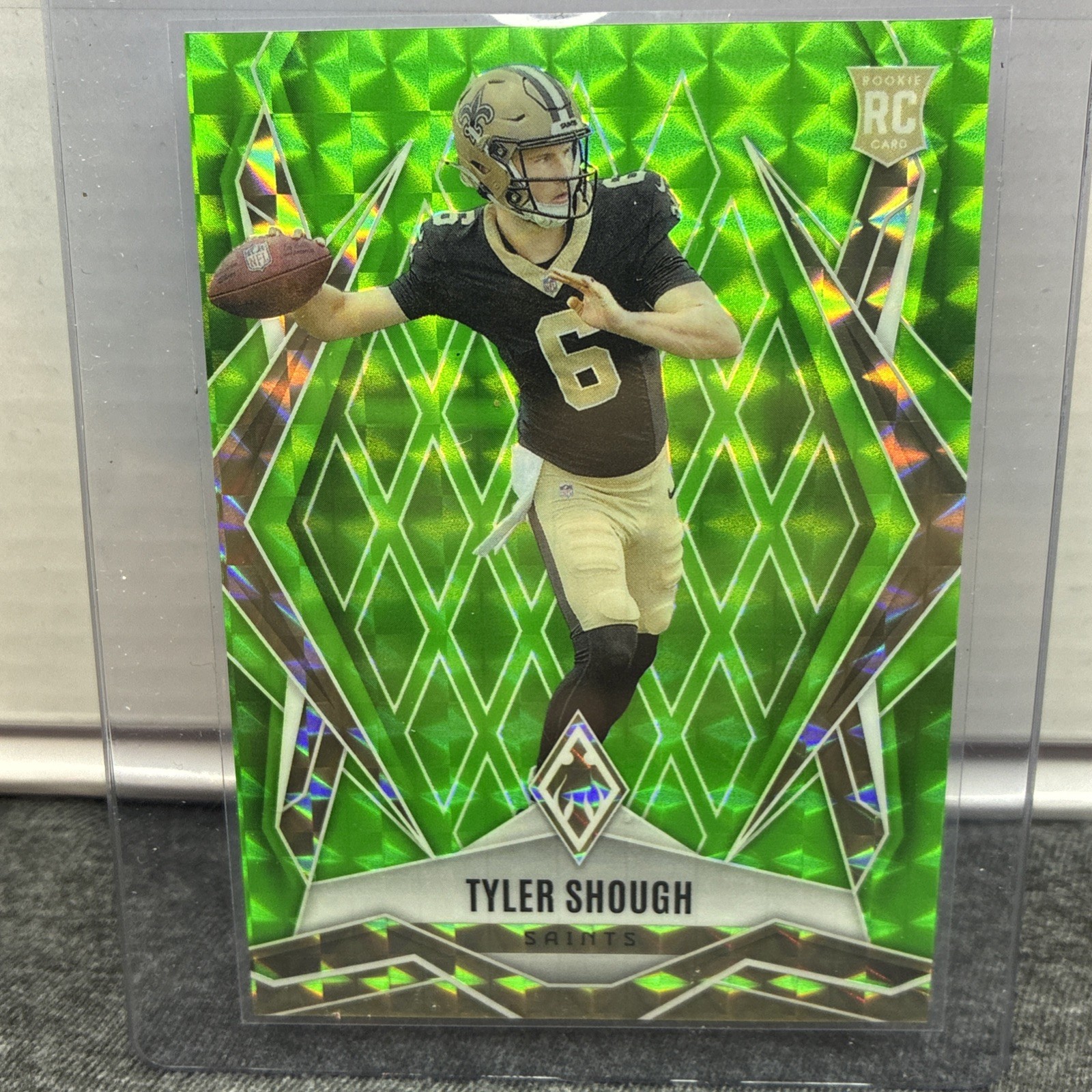 2025 Panini Phoenix - Tyler Shough #169 Lime Green Pyramids /285 (RC)
