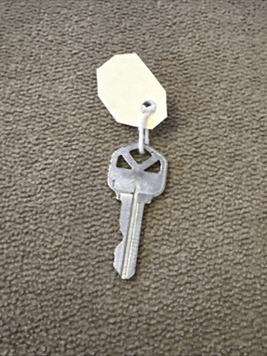 VINTAGE Unknown Door Key (JL)