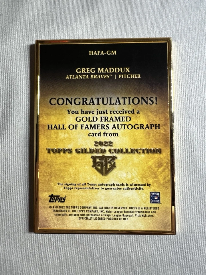 Colección dorada 2022 miembro del Salón de la Fama enmarcado en oro 10/30 Greg Maddux Auto Salón de la Fama Foto 2 de 2