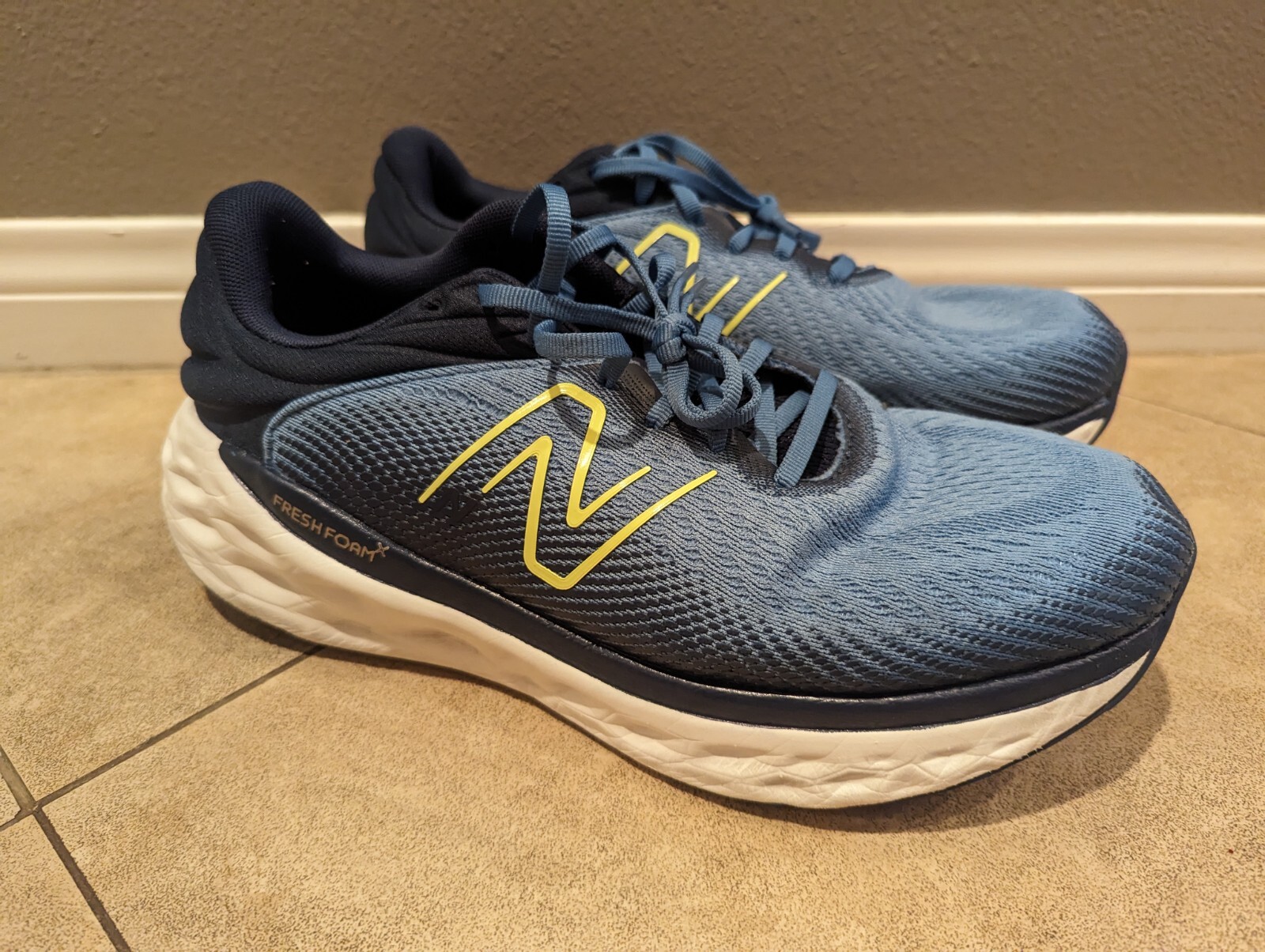 Men's New Balance Fresh Foam 840 Running Shoes size 11 EE Wide Width