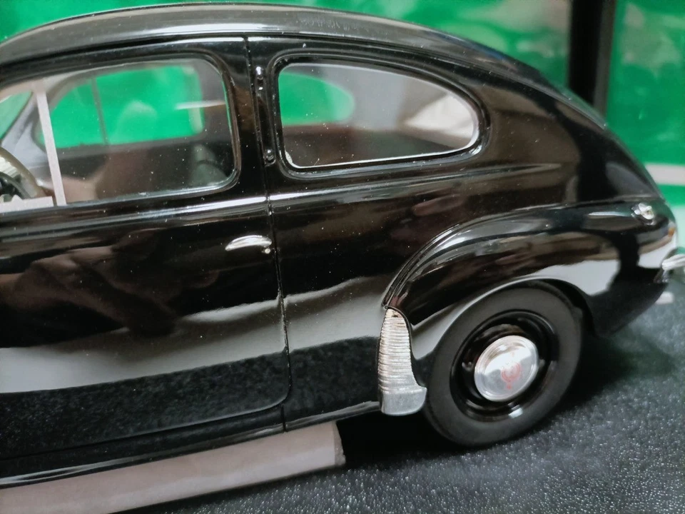 Cult  Volvo PV444 1947 Black Rich Master Sedan Model Decoration 1:18 - Image 4 of 4