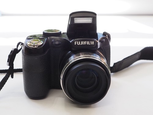 Fujifilm Finepix S Series S1600 Digital Camera, 15x Fujinon Lens, 3.0” LCD X64 - Picture 13 of 15