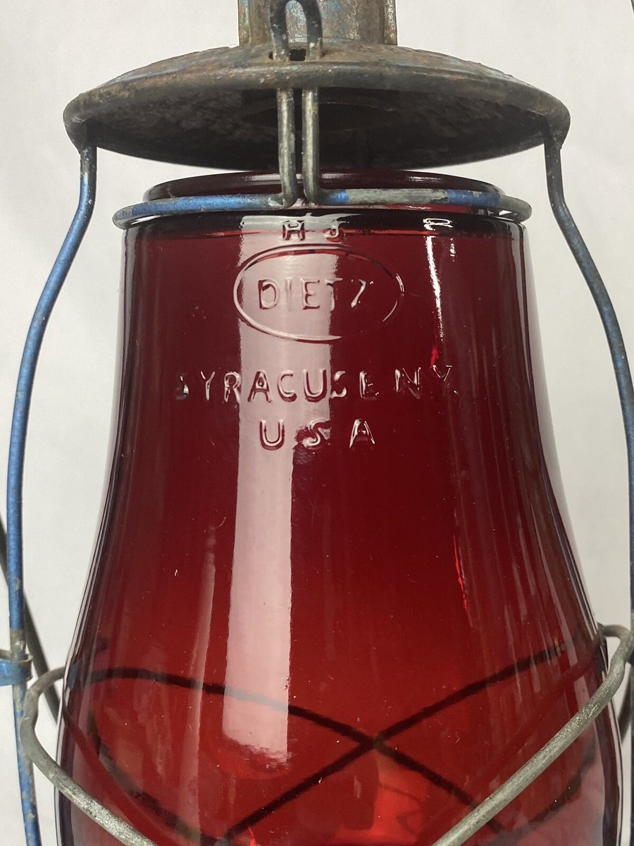 DIETZ Vintage MONARCH Lantern, Red Fitzall Globe. Blue Factory