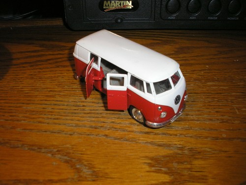 Nice 1/32 ? WELLY 4 1/2" 1962 Volkswagen VW Microbus w/ Pull Back ACTION Free SH - Picture 4 of 5